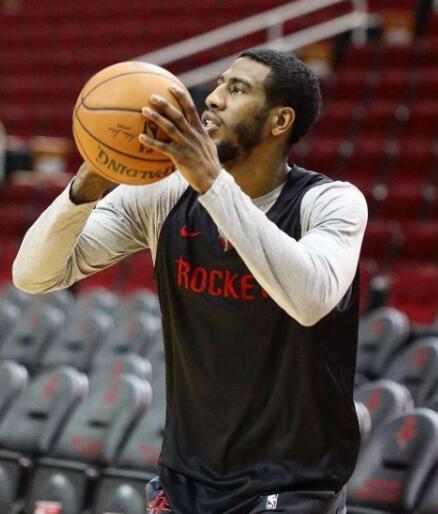 NBA官宣：76人违规罚款10万美元 恩比德赛前状态缺席却登场