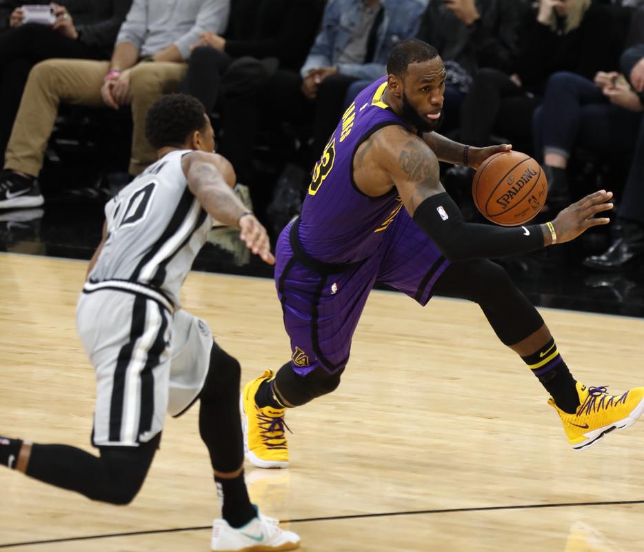 哈登成为NBA历史上第四位36岁后仍能砍下55分+的球员