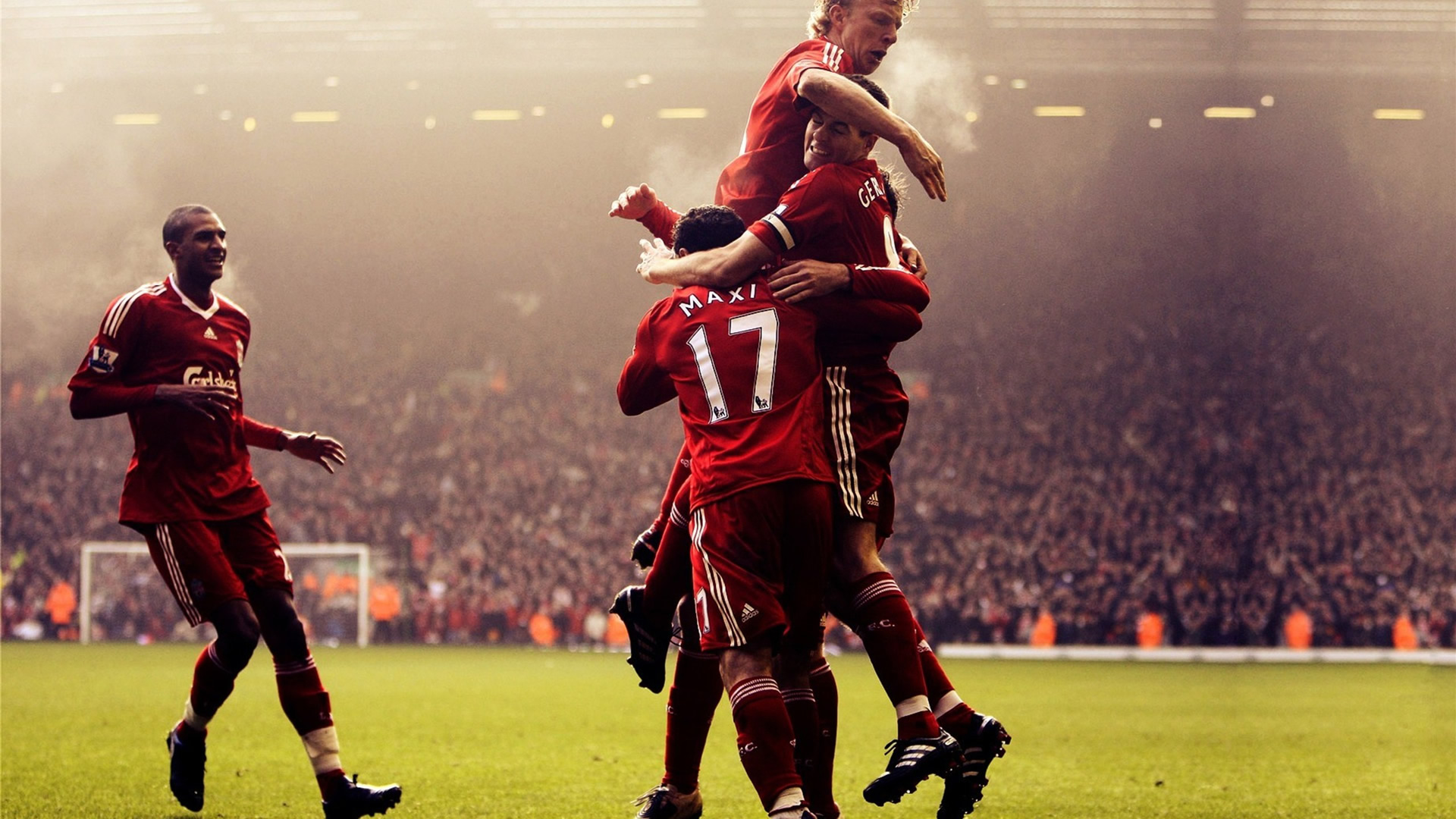 贝拉达：曼联的引援部门正在全力以赴地工作；新援适应得不错