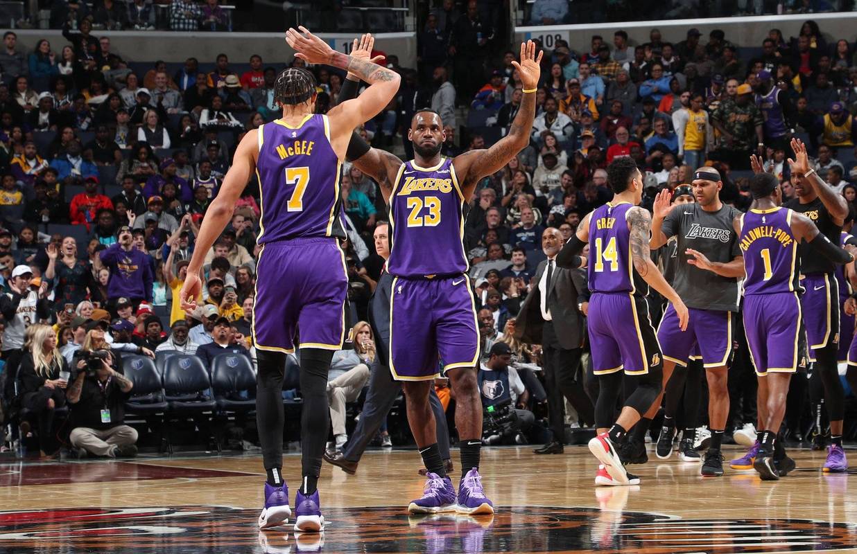 美记：有迹象显示快船将提前清理阵容，看好他们明夏签特雷杨