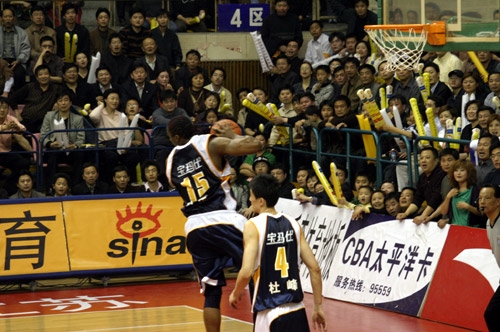 意杯-莱奥普利西奇破门魔笛首秀 米兰2-0巴里